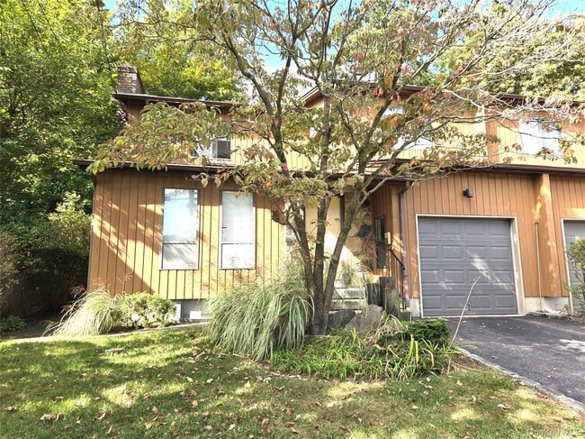 11 Oldwood Rd S in Port Washington, NY - Building Photo - Building Photo