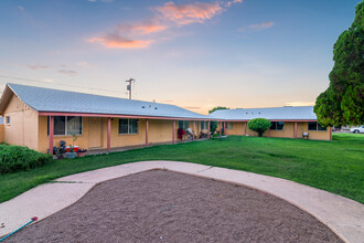 Skycrest Apartments in Phoenix, AZ - Building Photo - Building Photo