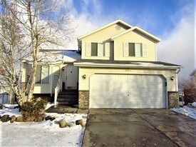6871 Mineral Mt Dr in West Jordan, UT - Building Photo