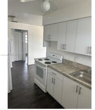 1931 NE 168th St in North Miami Beach, FL - Building Photo - Building Photo