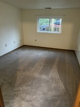 1 Stratford Rd, Unit 301 in Wheeling, WV - Foto de edificio - Building Photo