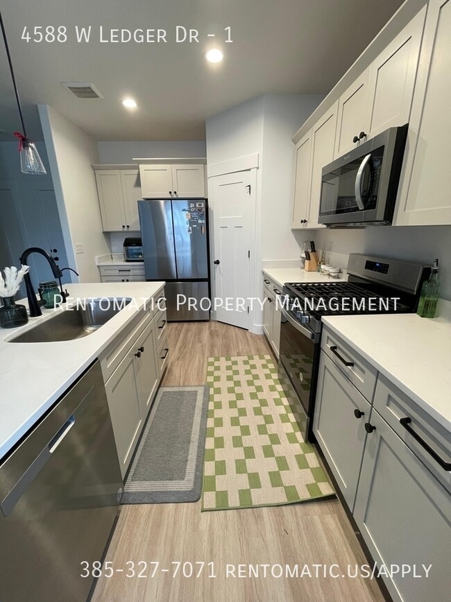 4588 Ledger Dr in Herriman, UT - Building Photo - Building Photo