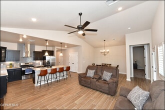 975 Bicknor Pl in El Paso, TX - Building Photo - Building Photo