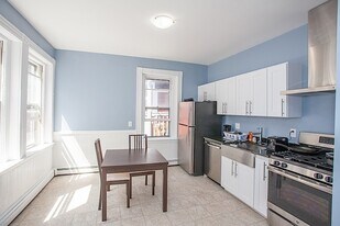147 Columbia St, Unit 3L in Cambridge, MA - Building Photo
