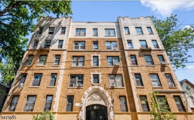 property at 17 Elwood Pl