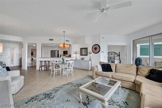 262 Barefoot Beach Blvd in Bonita Springs, FL - Foto de edificio - Building Photo