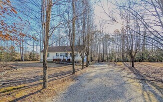 5281 Barham Rd in Barhamsville, VA - Building Photo