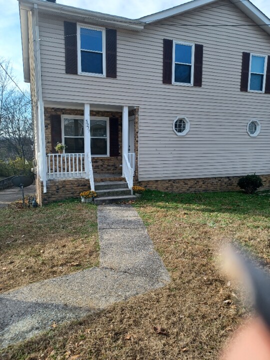 3211 LUANN Dr in Nashville, TN - Foto de edificio