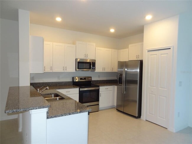 5220 Forum Blvd in Holiday, FL - Building Photo - Building Photo