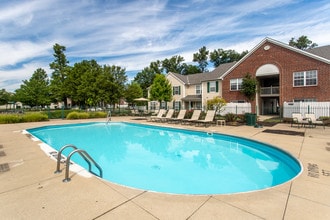 The Ridge at Chestnut Hill in Columbus, OH - Building Photo - Building Photo