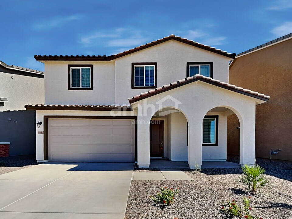 8827 N 171st Dr in Waddell, AZ - Foto de edificio