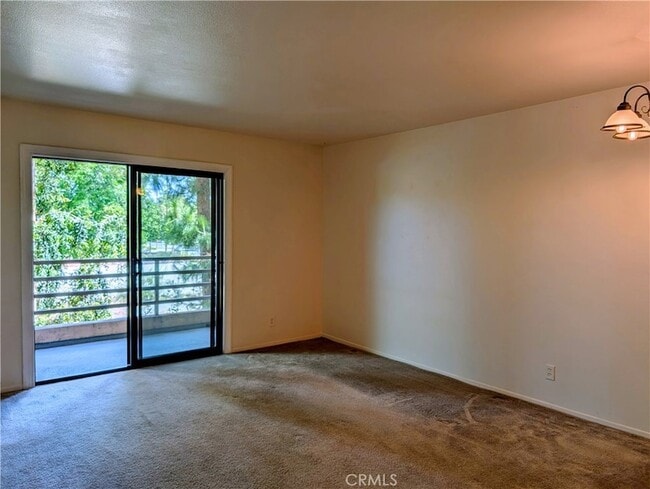 6815 Remmet Ave, Unit 222 in Los Angeles, CA - Building Photo - Building Photo