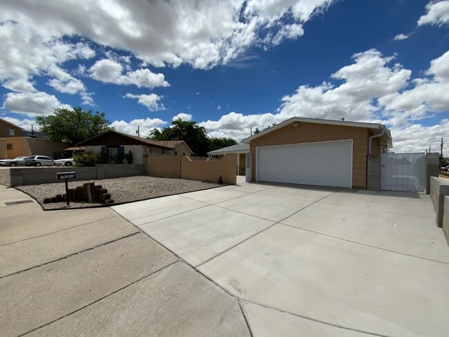 12700 Mountain Rd NE in Albuquerque, NM - Building Photo - Building Photo
