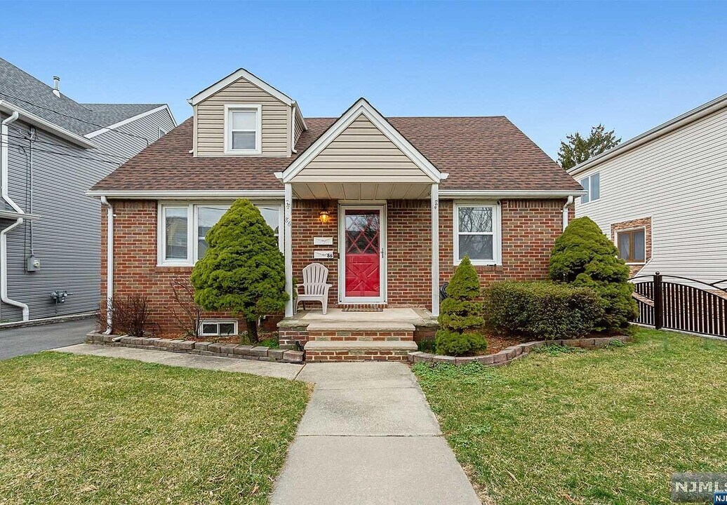 86 Strong St in Wallington, NJ - Foto de edificio