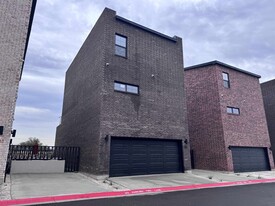 210 Veracruz Dr in Laredo, TX - Foto de edificio - Building Photo