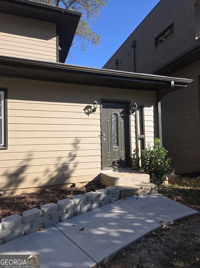 property at 1126 Briarcliff Pl NE