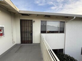 821 Coburn Ct in San Leandro, CA - Building Photo