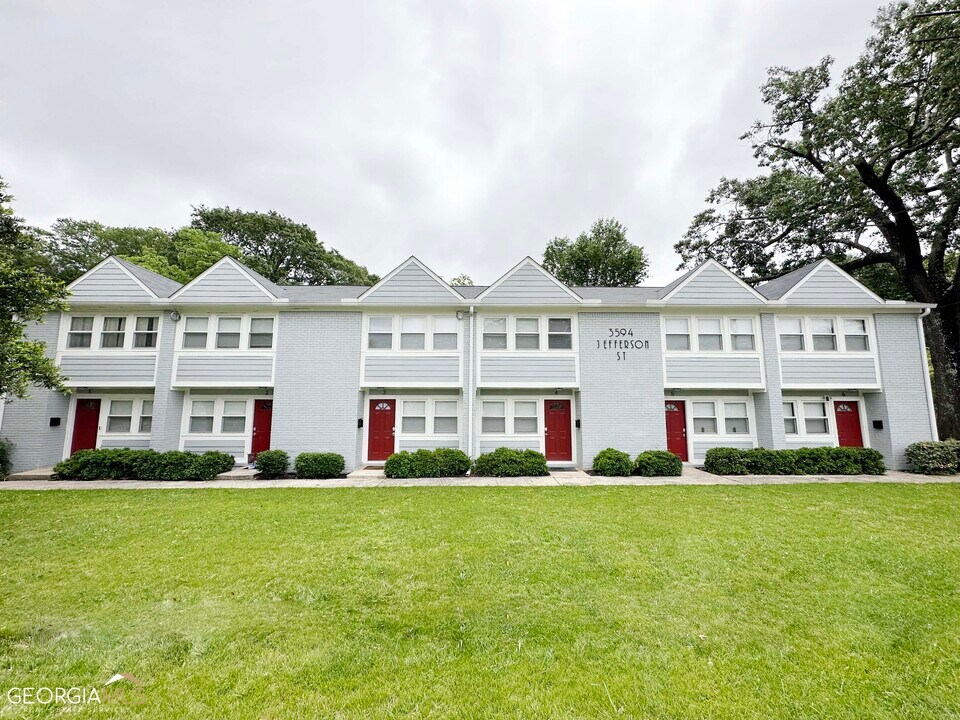 3594 Jefferson St in College Park, GA - Building Photo