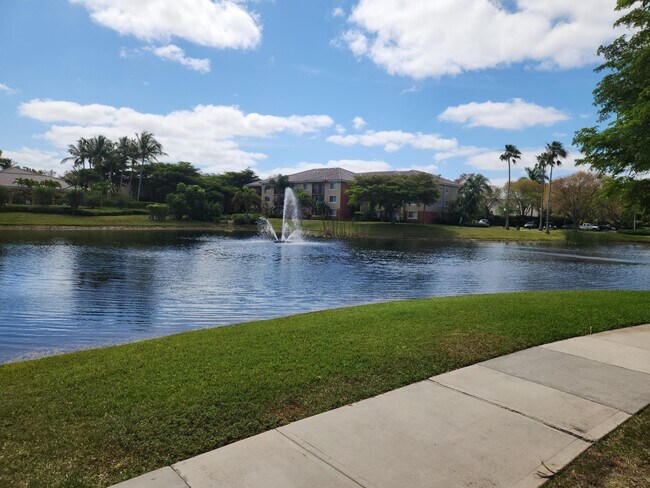 4187 N Haverhill Rd, Unit 521 in West Palm Beach, FL - Building Photo - Building Photo