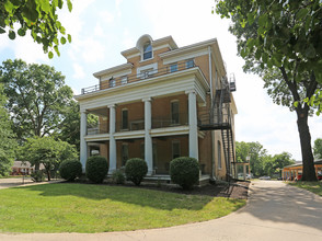 Landmark Apartments in Leavenworth, KS - Building Photo - Building Photo