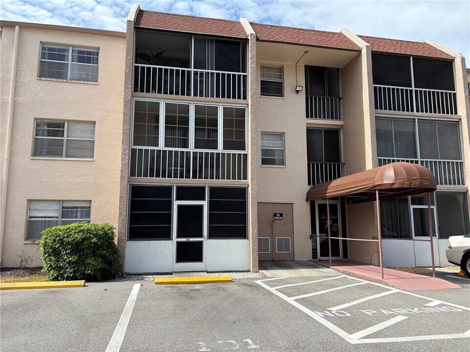 519 Albee Farm Rd in Venice, FL - Building Photo