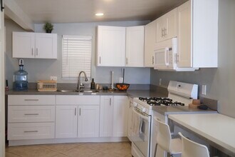 3942 Marron St, Unit Furnished Studio in San Diego, CA - Foto de edificio - Building Photo