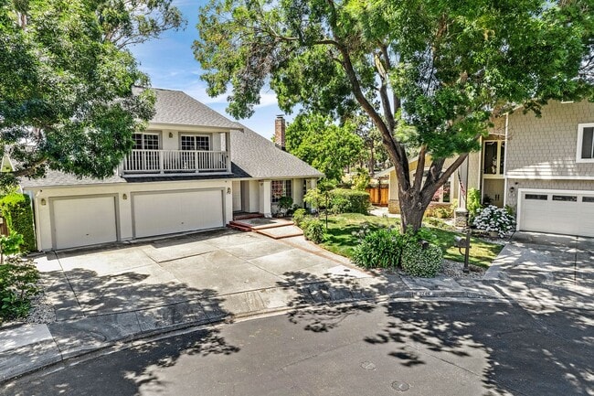 5246 Hebrides Ct
