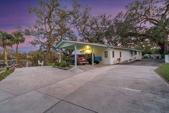 10500-10501 Bridgewood Dr in Riverview, FL - Building Photo - Building Photo