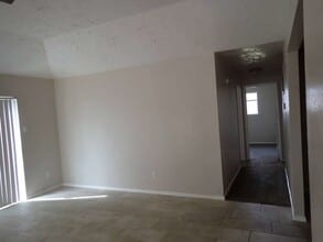 327 Oakdale Dr in Stafford, TX - Building Photo - Building Photo