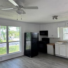 901 6th St in San Leon, TX - Foto de edificio - Building Photo
