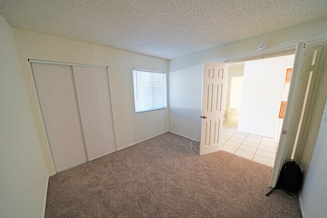 16916 Shinedale Dr in Santa Clarita, CA - Building Photo - Building Photo
