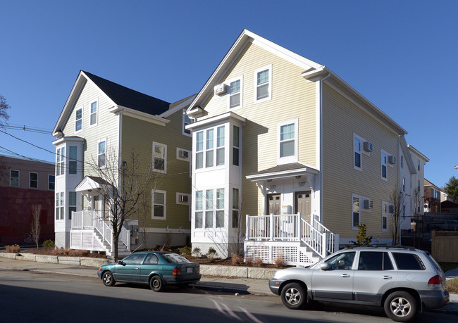 107-113 Delaine St in Providence, RI - Foto de edificio - Building Photo