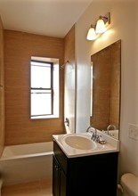6703 N Clark St, Unit 2N in Chicago, IL - Building Photo - Building Photo