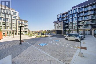 2501-2501 Saw Whet Blvd. in Oakville, ON - Building Photo - Building Photo