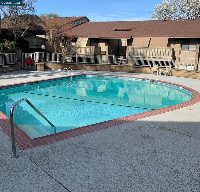 100 Kinross Dr in Walnut Creek, CA - Building Photo - Building Photo