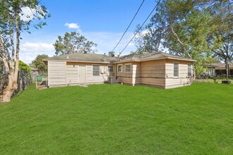 5626 Belarbor St in Houston, TX - Building Photo - Building Photo