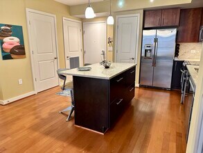 1025 1st St SE, Unit 803 in Washington, DC - Foto de edificio - Building Photo