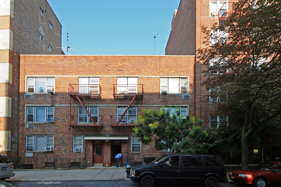 4130 50th St in Flushing, NY - Building Photo