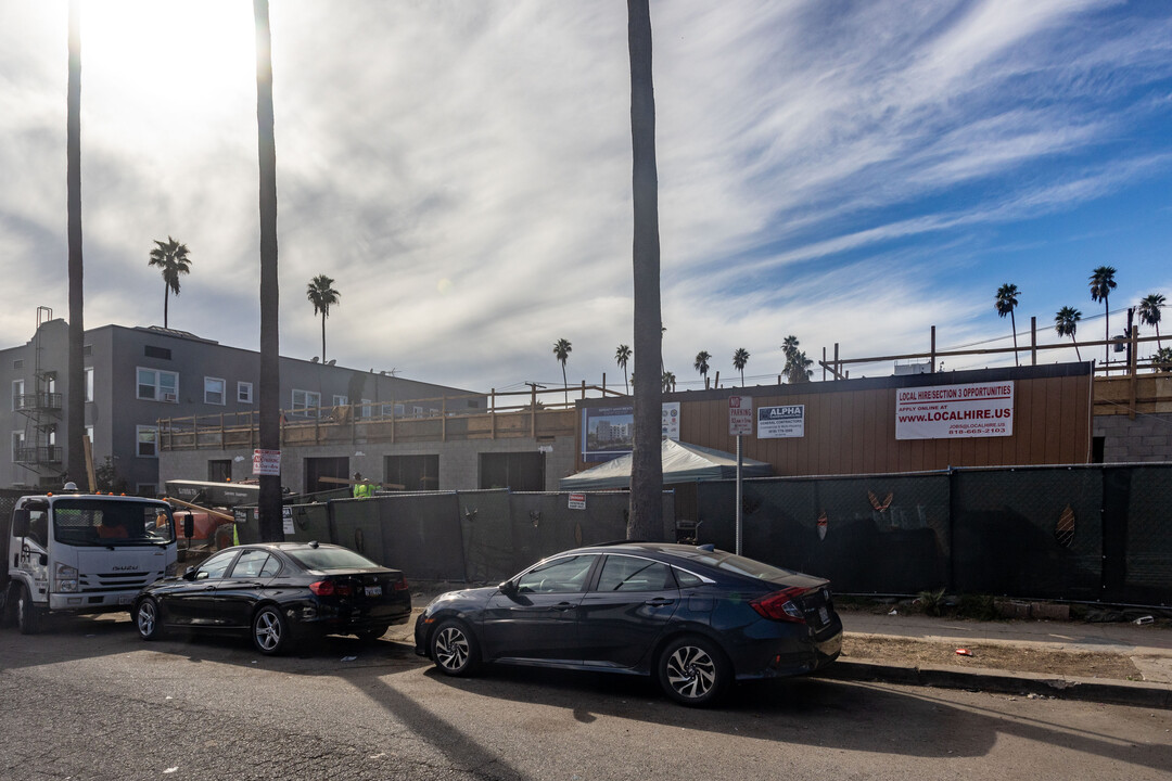 Serenity Apartments in Los Angeles, CA - Building Photo