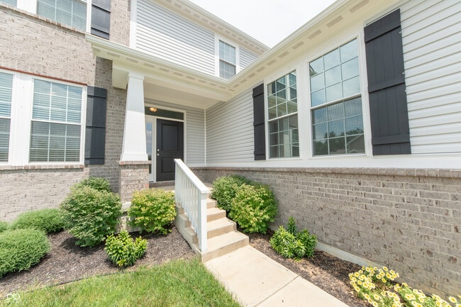 7042 Pinnacle Dr in Columbus, IN - Building Photo - Building Photo