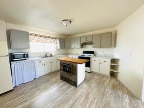 143 E Richards St in Fallon, NV - Foto de edificio - Building Photo