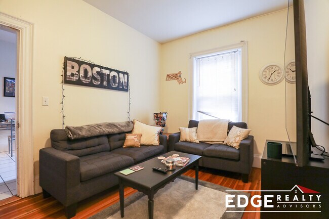 12 Sutherland Rd, Unit 1 in Boston, MA - Foto de edificio - Building Photo