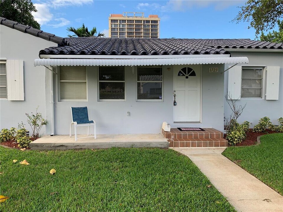 1723 Jackson St, Unit 2 in Hollywood, FL - Foto de edificio