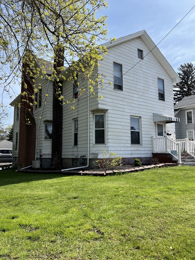 425 Ellicott St, Unit 2