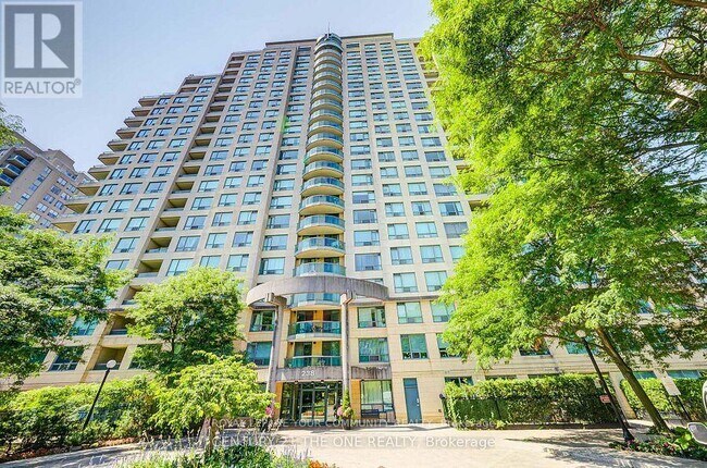 238 Doris Ave in Toronto, ON - Building Photo - Building Photo