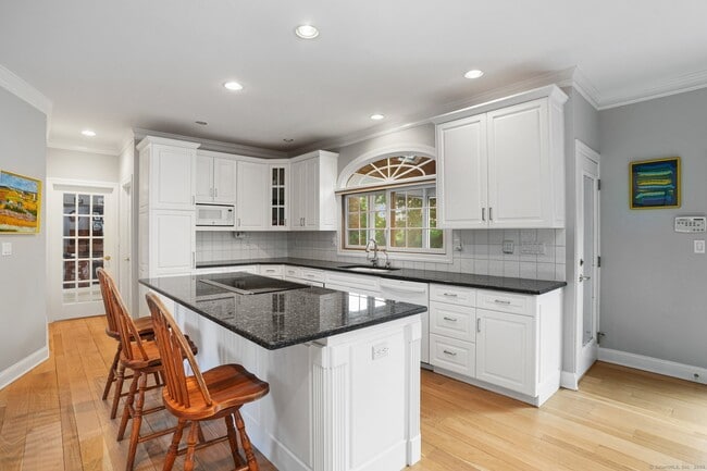 65 Pine Ridge Rd in Wilton, CT - Building Photo - Building Photo