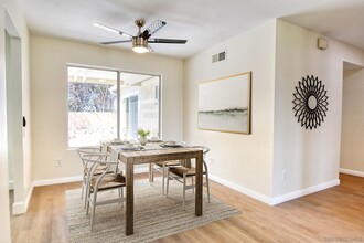 13064 Calle De Las Rosas in San Diego, CA - Building Photo - Building Photo