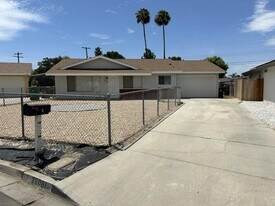 26081 Lawton Ct in Hemet, CA - Building Photo