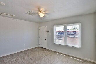 907 N 22nd Pl-Unit -4 in Phoenix, AZ - Building Photo - Building Photo