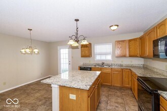 2031 Bridlewood Dr in Franklin, IN - Building Photo - Building Photo